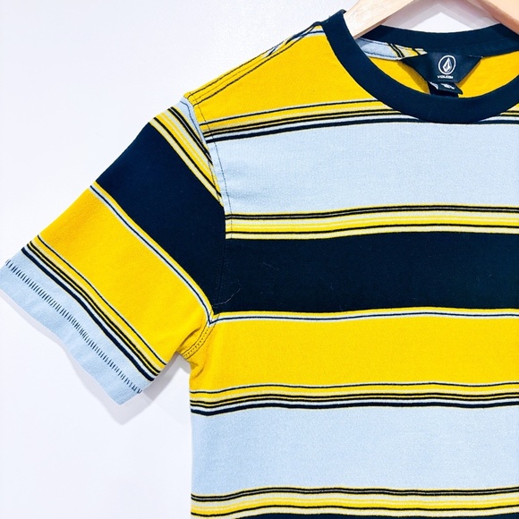 ๐5/40$๐ VOLCOM Blue & Yellow Striped T-shirt - Picture 2 of 8